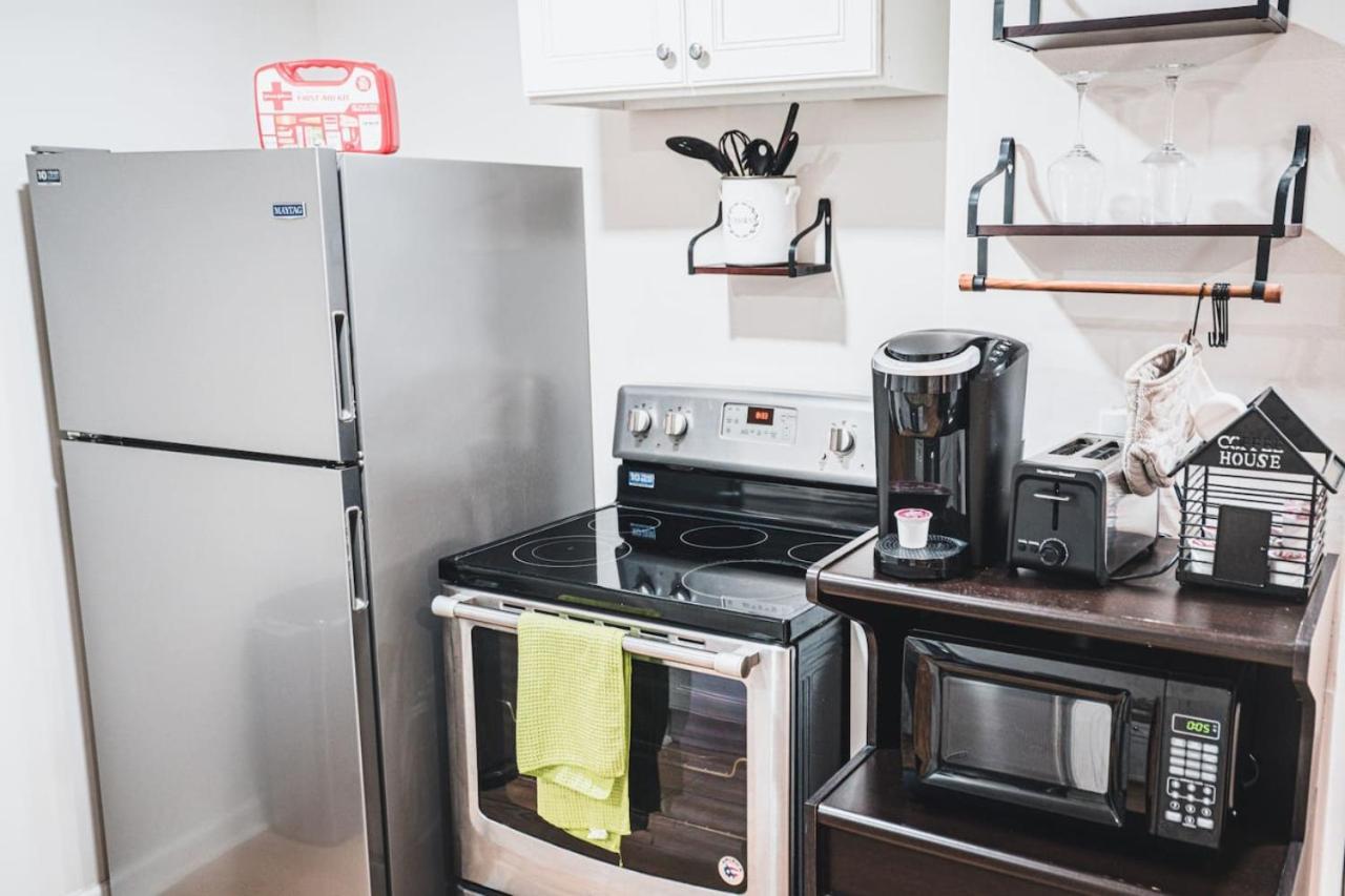 Downtown Studio, Skyline View, Walk To Attractions Apartment
