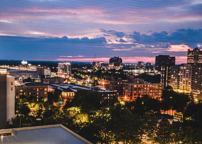 Downtown Studio, Skyline View, Walk To Attractions